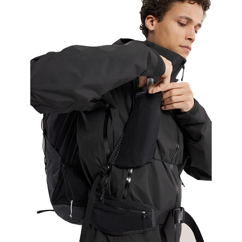 Arc'teryx Men's Beta Jacket - Image 9