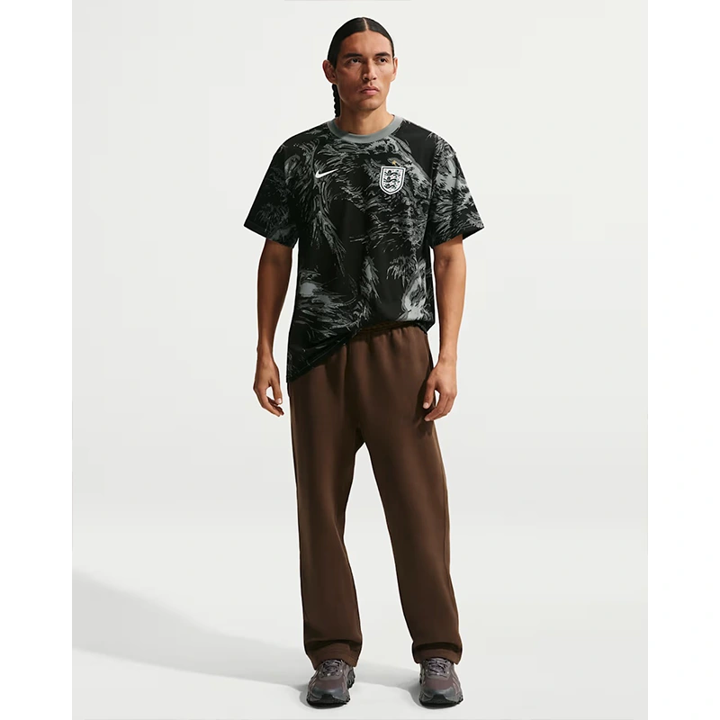 Men's Nike England Football T-Shirt - Image 4