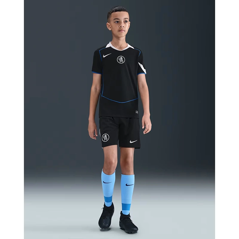 Nike Chelsea F.C. 2025/26 Older Kids Dri-FIT Total 90 Shirt - Image 4
