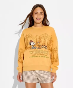Women's Crewneck Snoopy Wilderness Graphic Pullover Sweatshirt